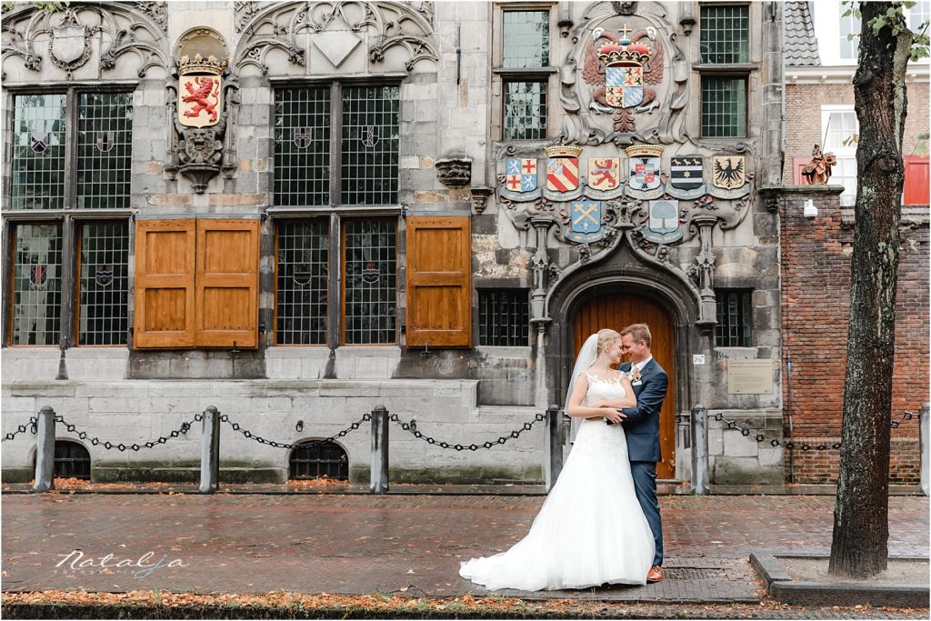 Herfst bruiloft Delft met veel regen- Trouwfotograaf (16a)